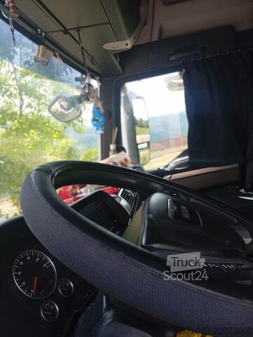 Camion avec lit à rideaux latéraux MAN TG 18.320 F
