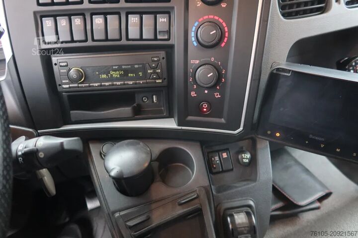 Kuffert Renault D240 Bak met deuren + Klep 2.000 kg. Automaat. ...