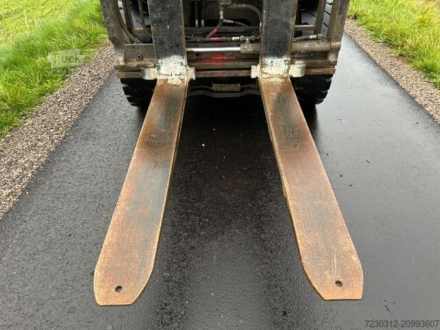 Front loader forklift Caterpillar DP35N