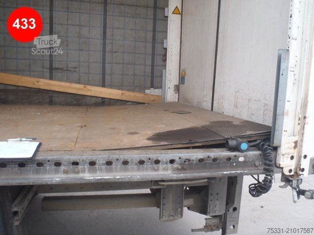 Auflieger mit Pritsche & Plane SCHMITZ CARGOBULL KOOIAAP MOFFETT ADR STAPLERHALTERUNG