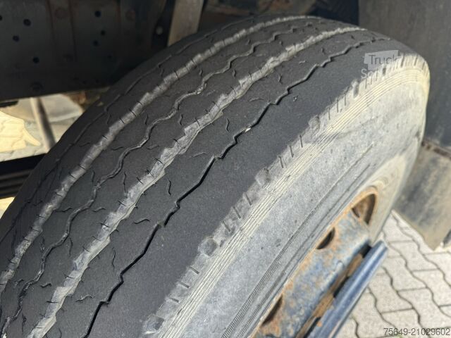 Бортовой грузовик Mercedes-Benz SK 1827L 4x2 SK 1827L 4x2