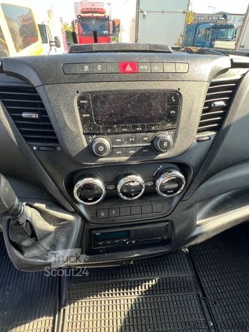 Transporter mit Koffer IVECO Daily 70C18 Koffer LBW EU6 Klima