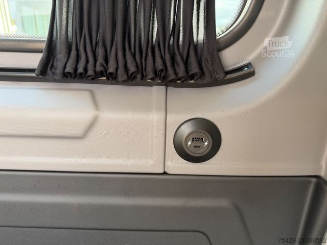 Miniautocarro VOLKSWAGEN Crafter 17-Sitzer + 5 Stehplätze, neues Modell