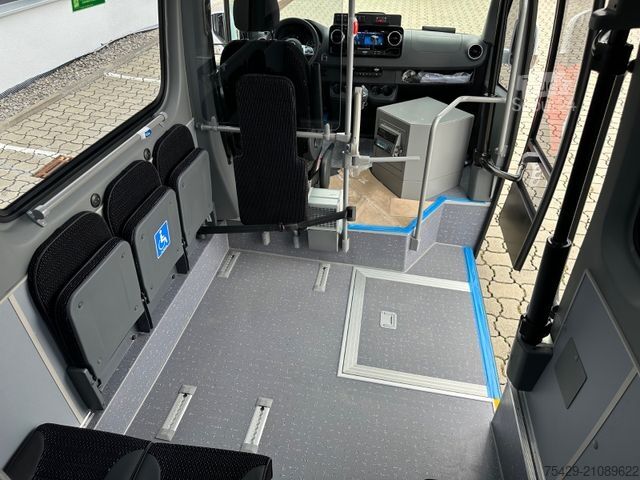 Stadsbus MERCEDES-BENZ 519 CDI CITY Mittelniederflur , 33 Personen
