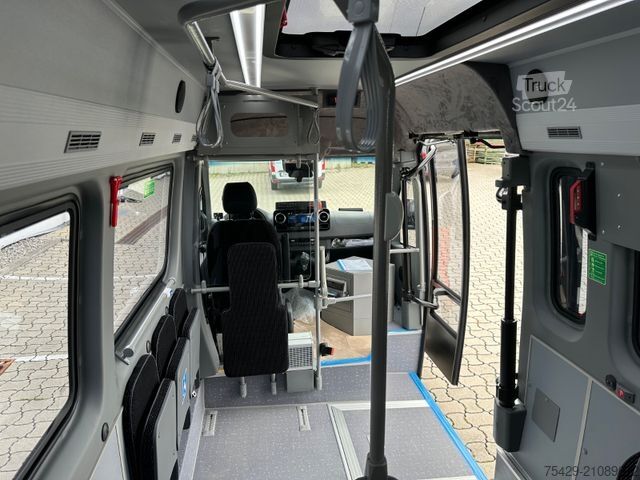 Stadsbus MERCEDES-BENZ 519 CDI CITY Mittelniederflur , 33 Personen
