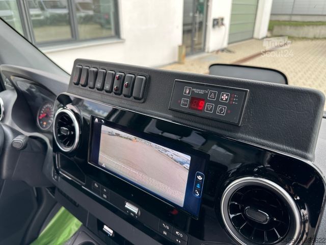 Stadsbus MERCEDES-BENZ 519 CDI CITY Mittelniederflur , 33 Personen