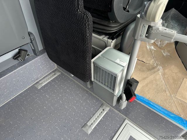 Stadsbus MERCEDES-BENZ 519 CDI CITY Mittelniederflur , 33 Personen