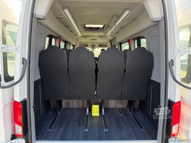 Miniautocarro VOLKSWAGEN Crafter 17-Sitzer + 5 Stehplätze, neues Modell