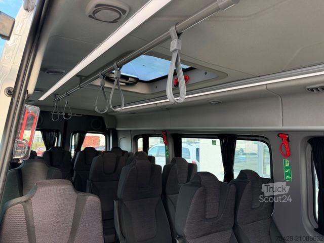 Miniautocarro VOLKSWAGEN Crafter 17-Sitzer + 5 Stehplätze, neues Modell