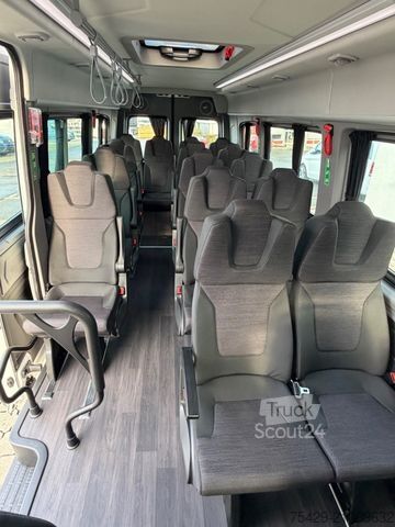 Miniautocarro VOLKSWAGEN Crafter 17-Sitzer + 5 Stehplätze, neues Modell