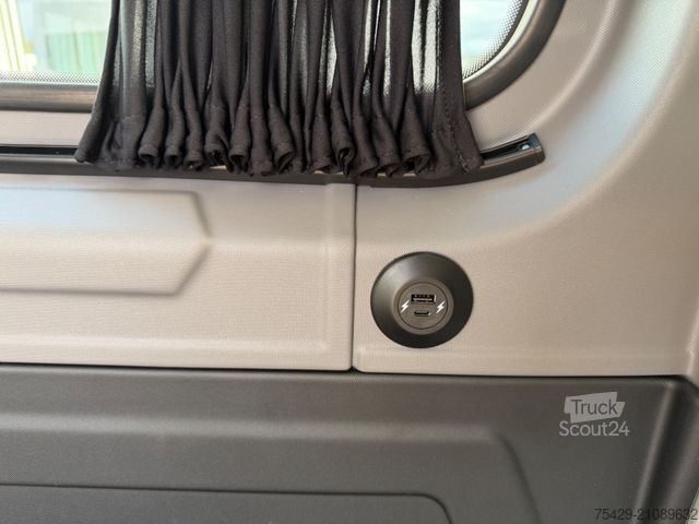 Miniautocarro VOLKSWAGEN Crafter 17-Sitzer + 5 Stehplätze, neues Modell