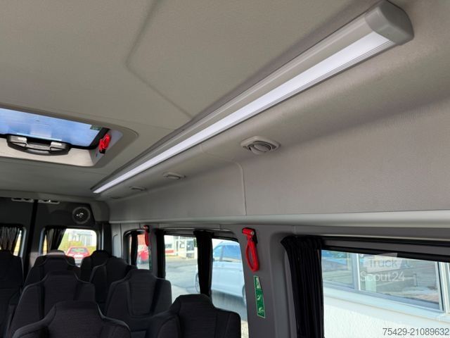 Miniautocarro VOLKSWAGEN Crafter 17-Sitzer + 5 Stehplätze, neues Modell