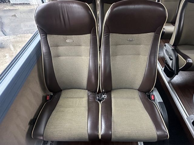 Távolsági autóbusz NEOPLAN CITYLINER P14