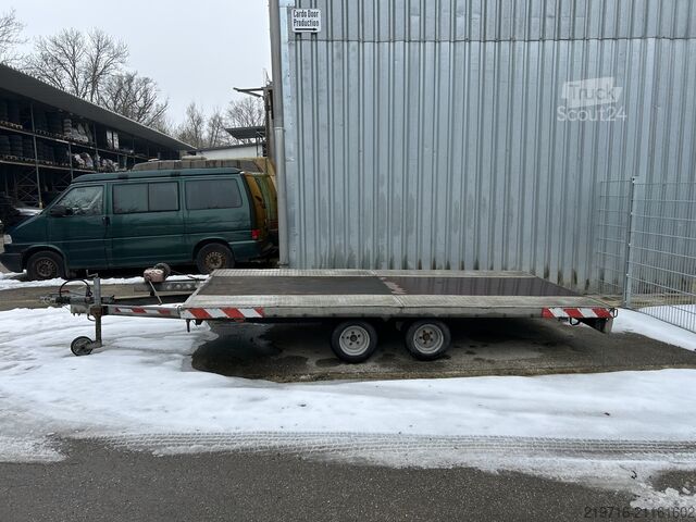 Transportor auto. Platformă basculabilă de 2500 kg cu rampe Humbaur Kfz Transporter HFK 250