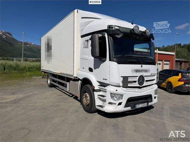  Mercedes-Benz Actros 1835L 4x2 box truck w/ ADR rigged, new clut