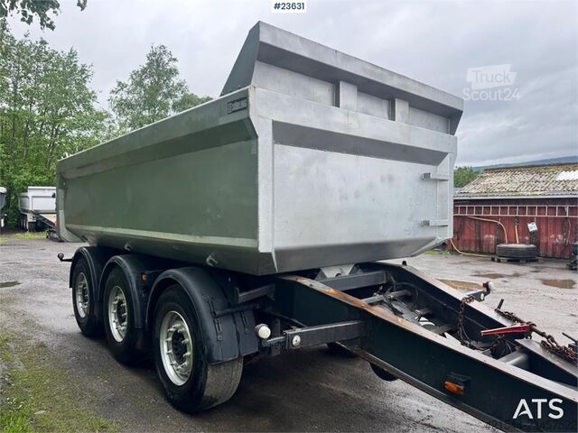 Remorcă cu trei axe Maur – necesită reparații Maur Triple-Axle Trailer – Needs Repair