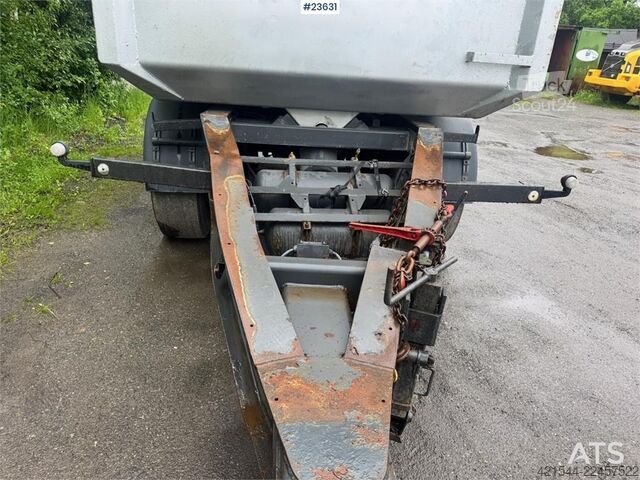Remorcă cu trei axe Maur – necesită reparații Maur Triple-Axle Trailer – Needs Repair