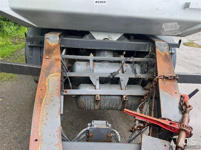 Remorcă cu trei axe Maur – necesită reparații Maur Triple-Axle Trailer – Needs Repair