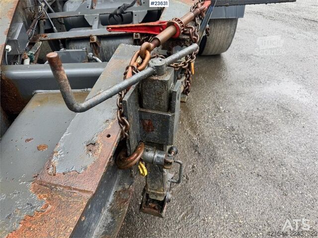 Remorcă cu trei axe Maur – necesită reparații Maur Triple-Axle Trailer – Needs Repair