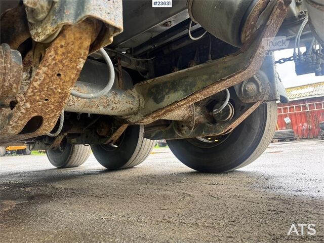 Remorcă cu trei axe Maur – necesită reparații Maur Triple-Axle Trailer – Needs Repair