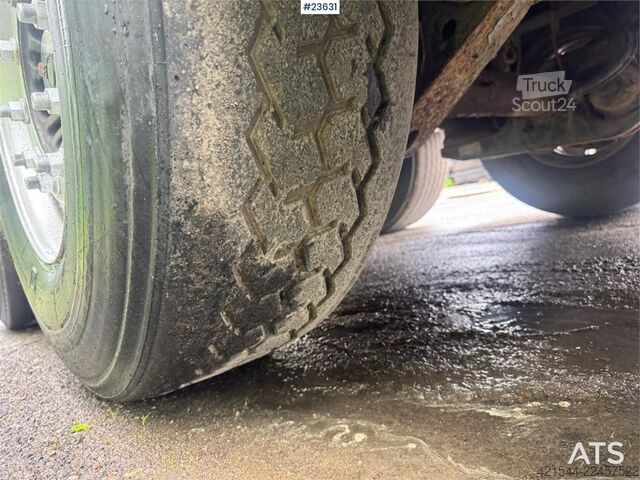 Remorcă cu trei axe Maur – necesită reparații Maur Triple-Axle Trailer – Needs Repair