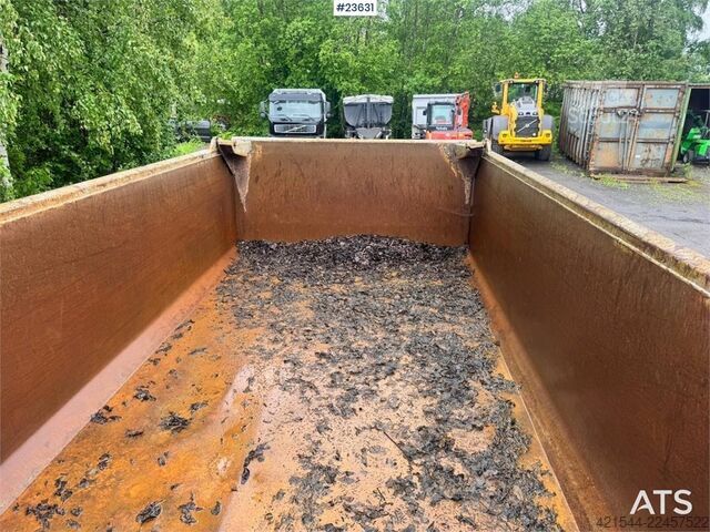 Remorcă cu trei axe Maur – necesită reparații Maur Triple-Axle Trailer – Needs Repair