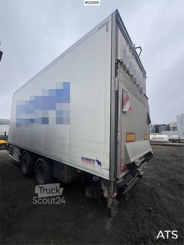 Schmitz Cargobull 2-axle box trailer with Carrier refrigeration unit Schmitz Cargobull 2-axle box trailer with Carrier refrigeration unit
