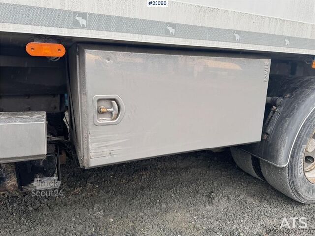 Remolque de caja de 2 ejes Schmitz Cargobull con unidad de refrigeración Carrier. Schmitz Cargobull 2-axle box trailer with Carrier refrigeration unit