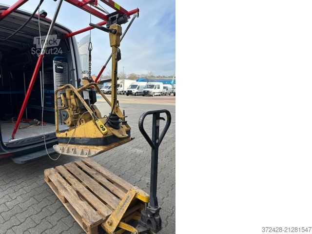 High top van MERCEDES-BENZ Sprinter 314 CDI SPS-Kran Sortimo . LED+