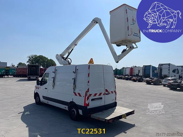 يرفع Renault Master