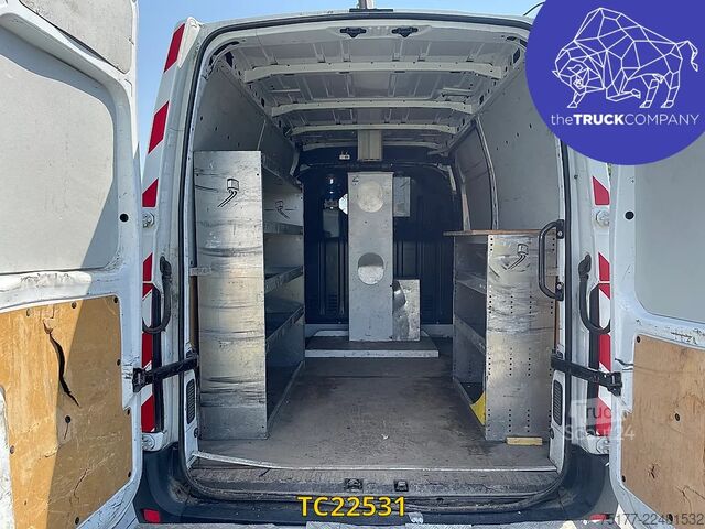 يرفع Renault Master