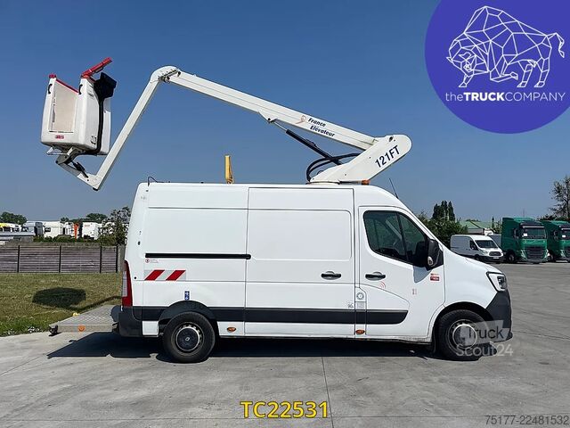 يرفع Renault Master
