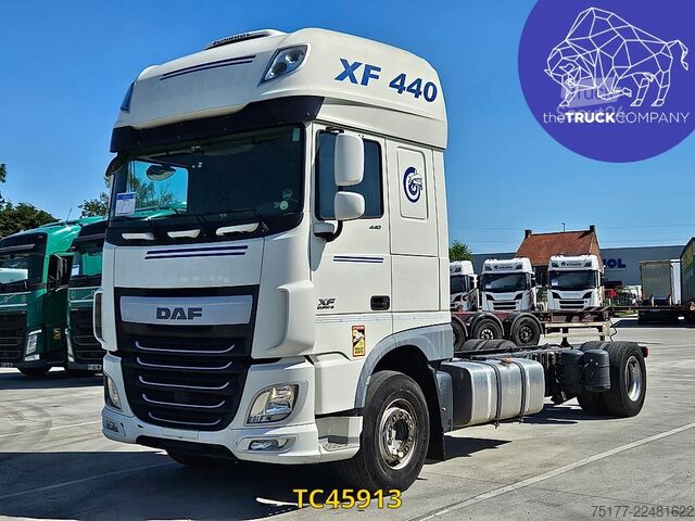 Châssis avec cabine DAF XF 440