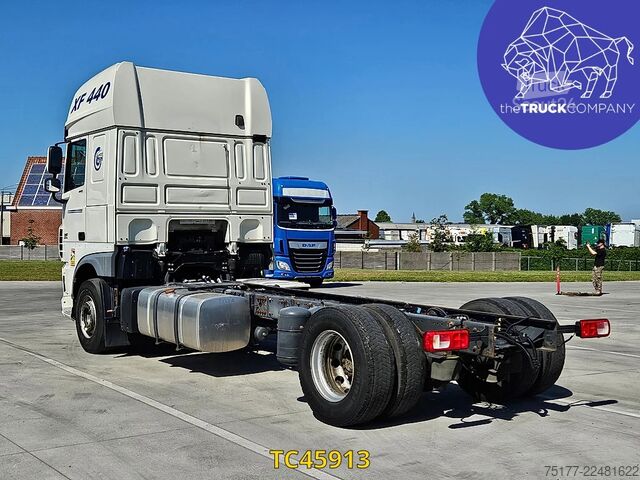 Châssis avec cabine DAF XF 440