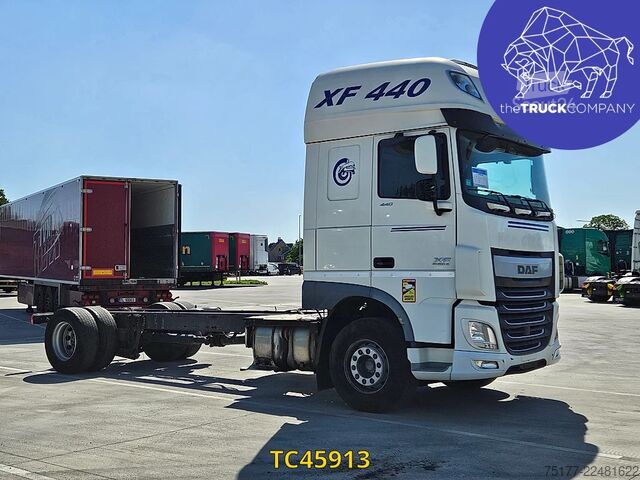 Châssis avec cabine DAF XF 440