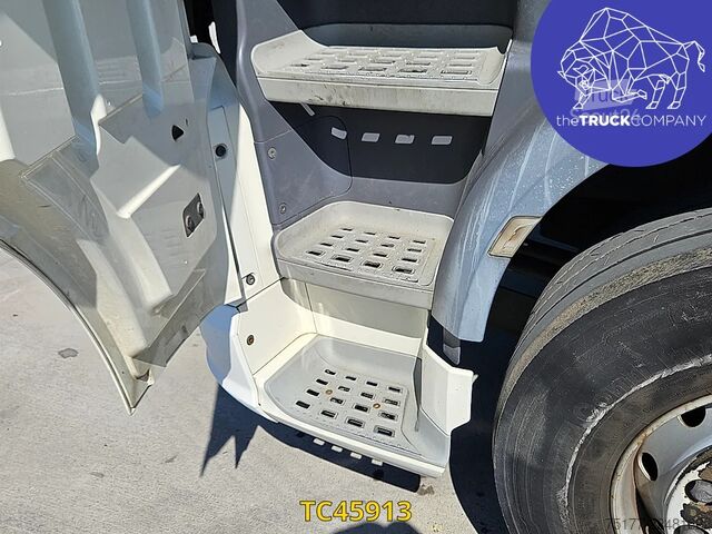 Châssis avec cabine DAF XF 440
