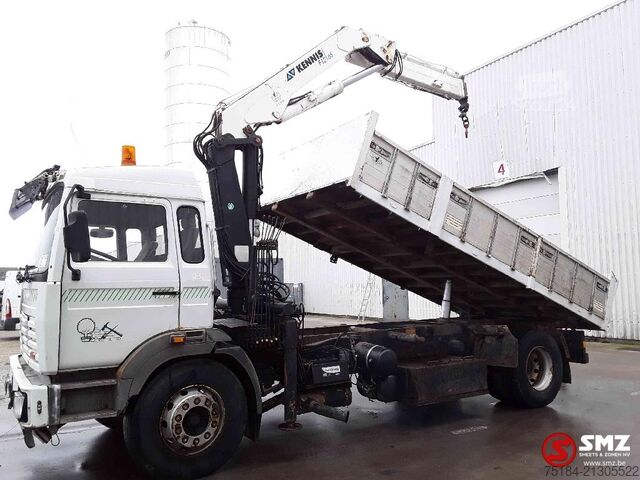 Tipper avec grue Renault G 210