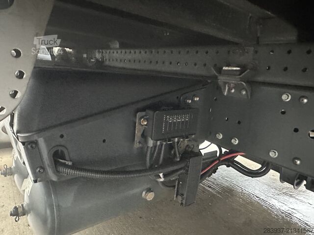 LKW mit Kofferaufbau Iveco 140e25