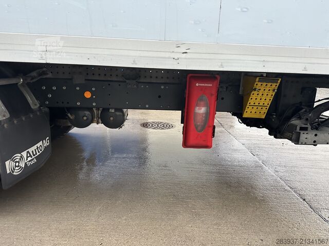 LKW mit Kofferaufbau Iveco 140e25