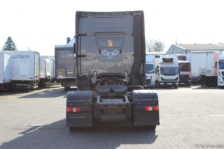 Standardní tahač Mercedes-Benz Actros 1863 Giga Space Ultimate 1of 30 Limited!