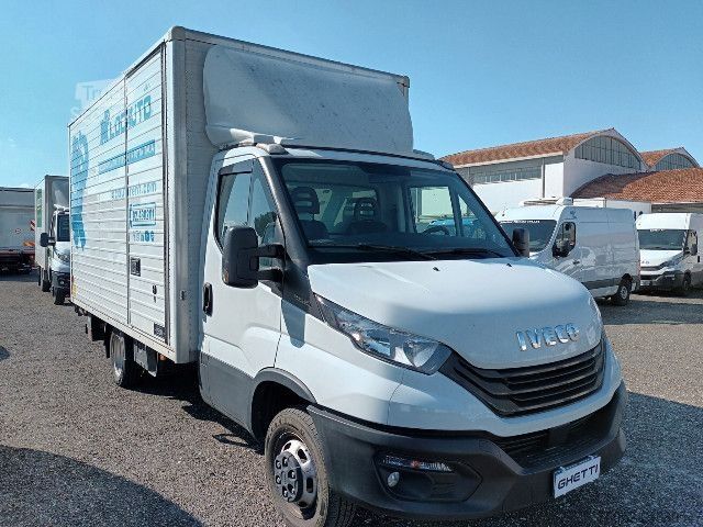 Fourgon tôlé IVECO 35C14