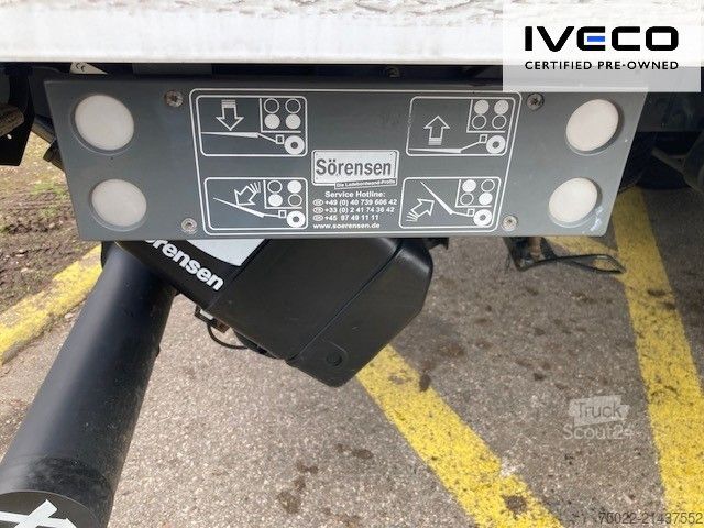 Vrachtwagen met bakwagen IVECO 35C16 Koffer/LBW