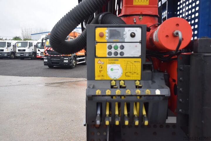 Lastplattform Renault C480 + Palfinger