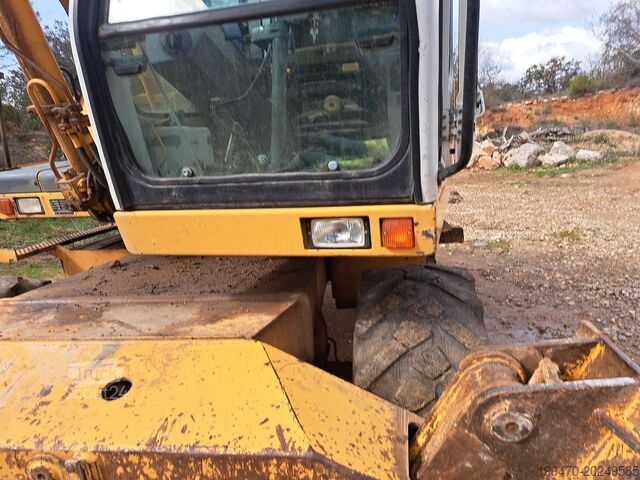 Excavator pe roți Liebherr A 900 Litronic EW PL