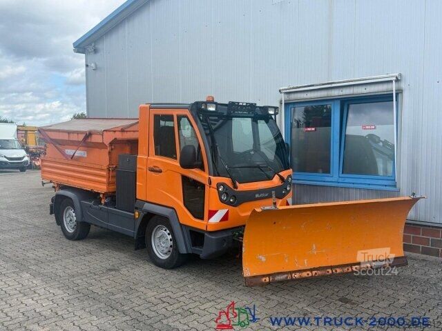 Fourgon surélevé Multicar M 31 C 4x4 Kipper + Winterdienst Streuer Schild