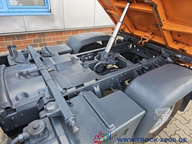 Fourgon surélevé Multicar M 31 C 4x4 Kipper + Winterdienst Streuer Schild