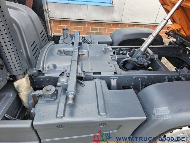Fourgon surélevé Multicar M 31 C 4x4 Kipper + Winterdienst Streuer Schild
