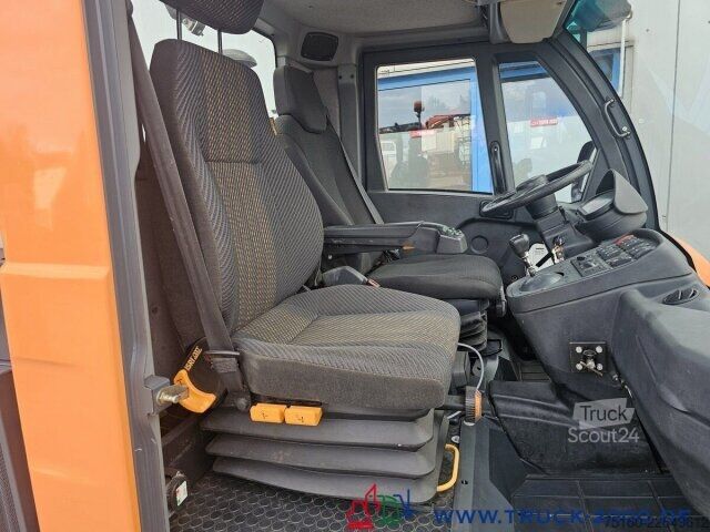 Fourgon surélevé Multicar M 31 C 4x4 Kipper + Winterdienst Streuer Schild