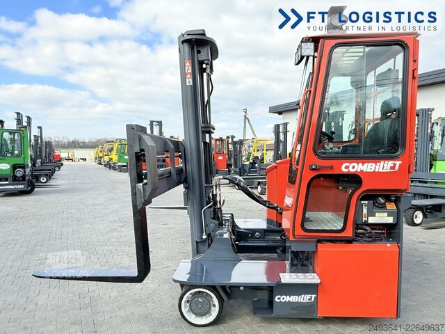 Dört yollu forklift Combilift C3000ET TRIPLEX 5940 WIDE FORK POSITIONE