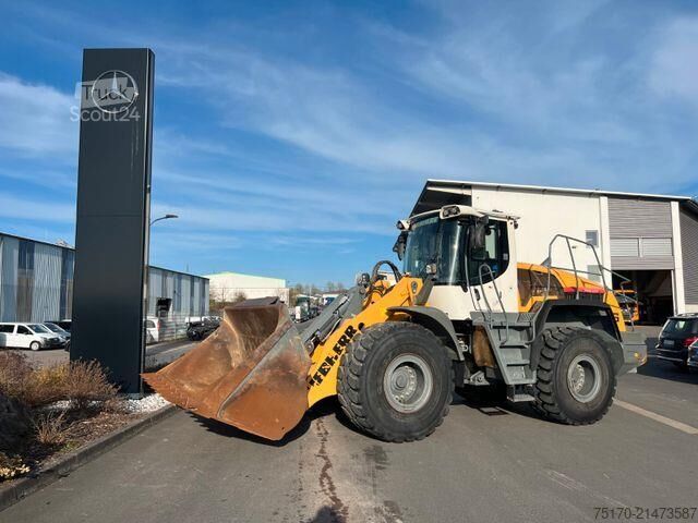 Nakladač Liebherr L 556 / 5.574h / Waage / Zentralschmierung